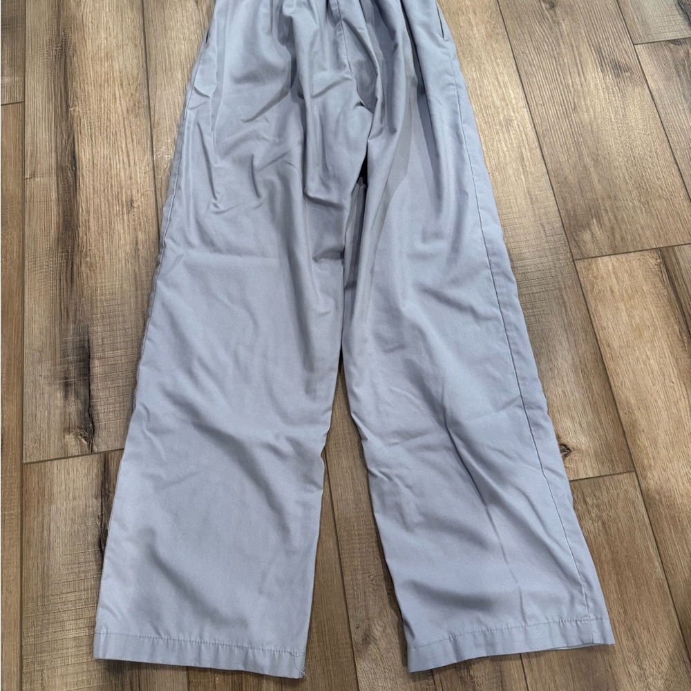 Buttersoft Light Gray Women’s Scrub Pants. Small.